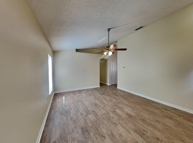 Building Photo - 3651 SW Voyager St