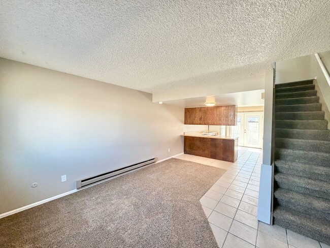 Building Photo - Two-Level 2BR with Fenced Yard & Washer/Dryer Hookups