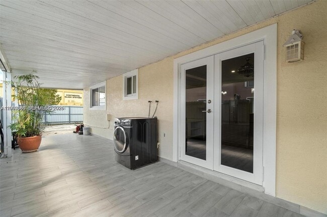 Building Photo - 330 W 74th Pl