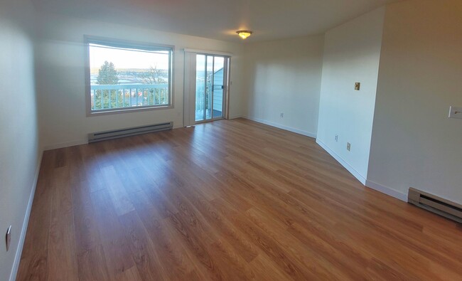 Building Photo - Bay View & City View Condo Great Location ...