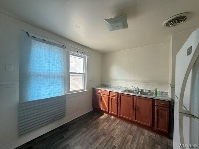 Building Photo - 216 Newburgh Ave