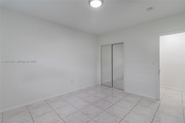 Building Photo - 424 NE 64th St