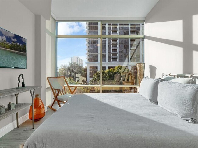 Building Photo - 525 E Jackson St