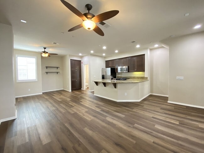 Building Photo - 2bd/2.5ba Townhouse with A/C in San Elijo ...