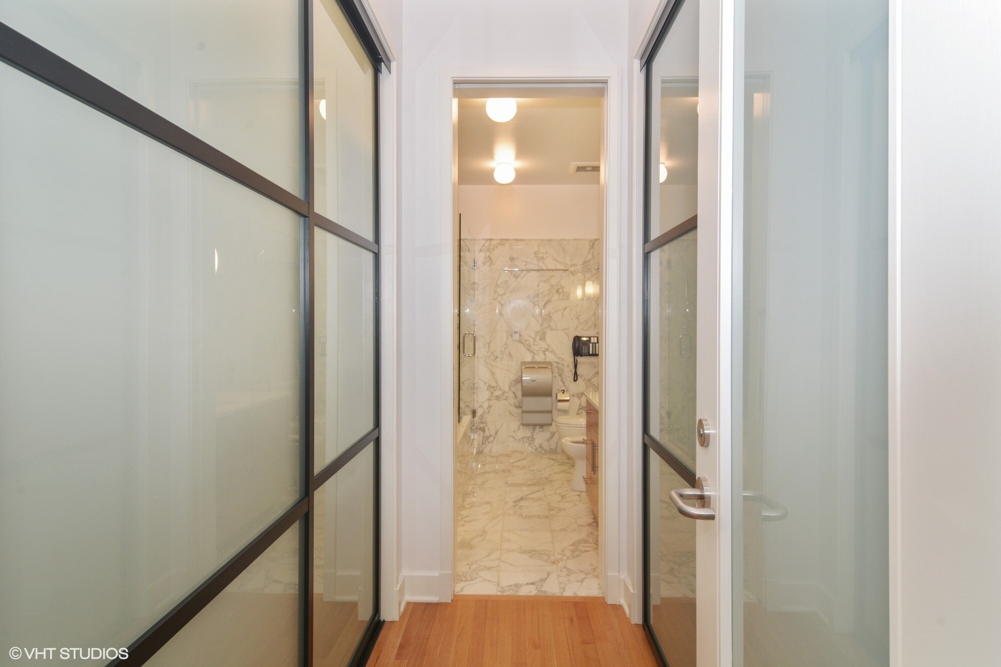 Building Photo - 2734 N Lincoln Ave