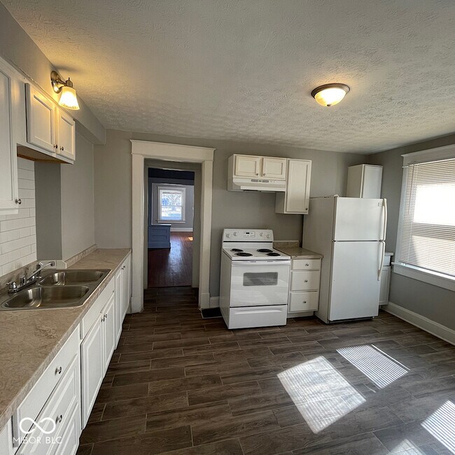 Building Photo - 854 N Tacoma Ave