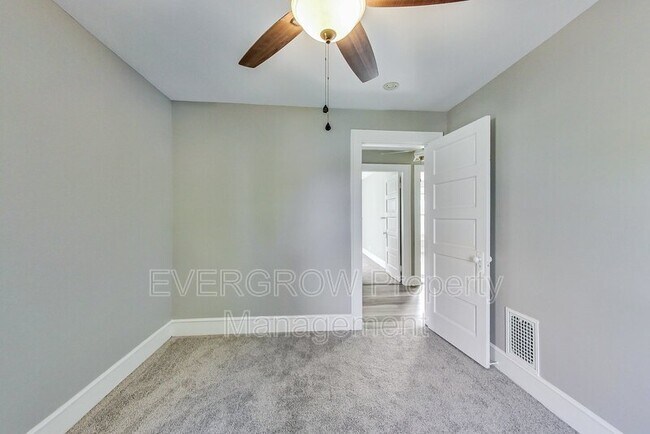 Building Photo - 3470 N Kenwood Ave