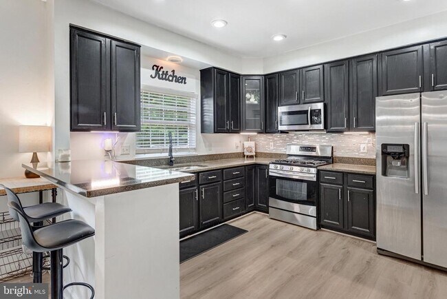 Building Photo - 2599 Grayton Ln