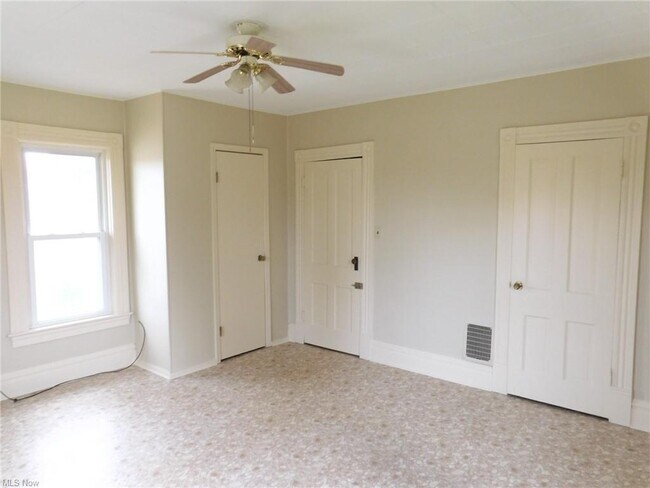 Building Photo - 16 S Hubbard Rd