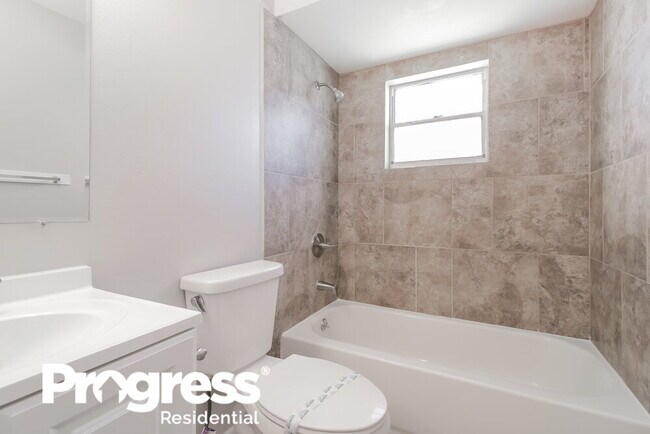 Building Photo - 3837 Stonemont Dr