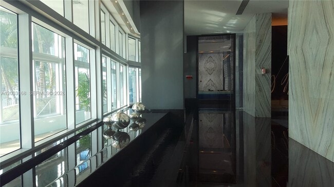 Building Photo - 335 S Biscayne Blvd