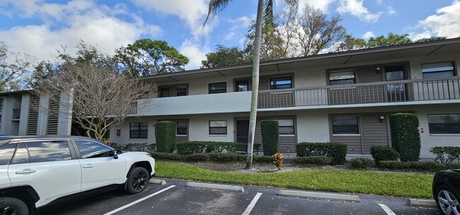 Building Photo - 3036 Eastland Blvd