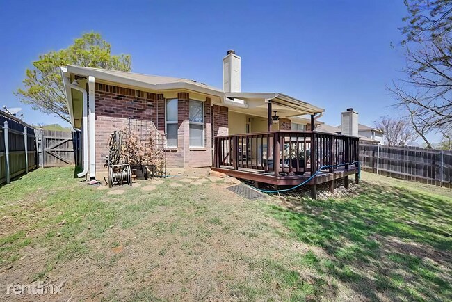 Building Photo - 1303 Hidden Oaks Dr