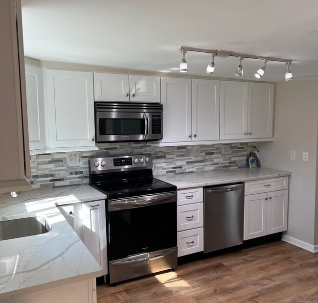 Building Photo - 41 Frisbie St