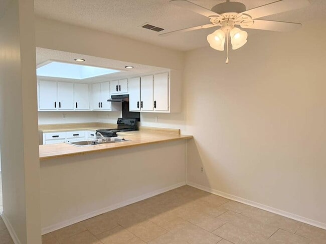 Building Photo - 3039 Greenlodge Ln