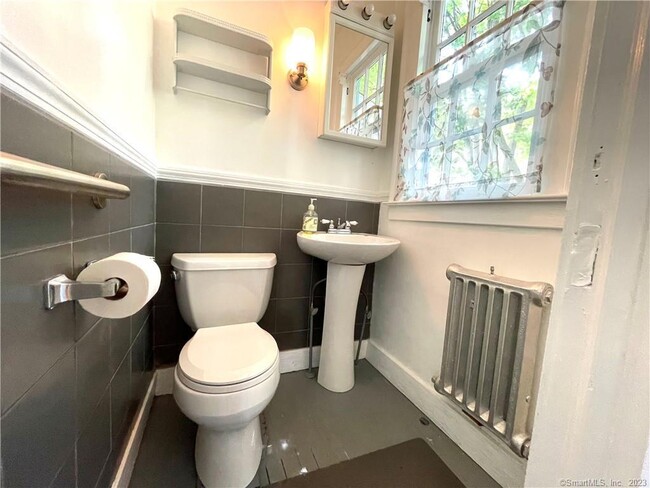 Building Photo - 294 Fountain St