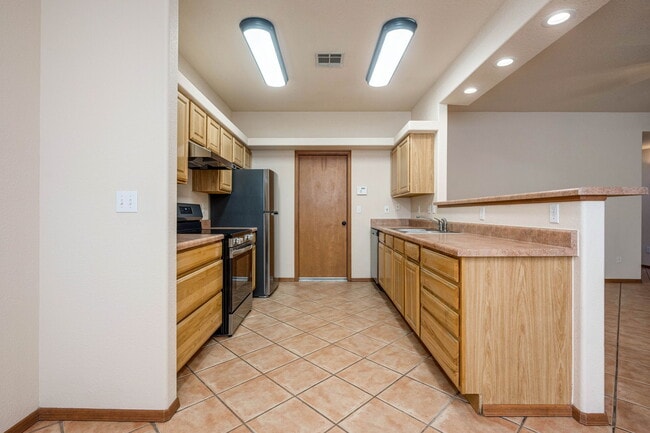 Building Photo - 2353 Saturn Cir