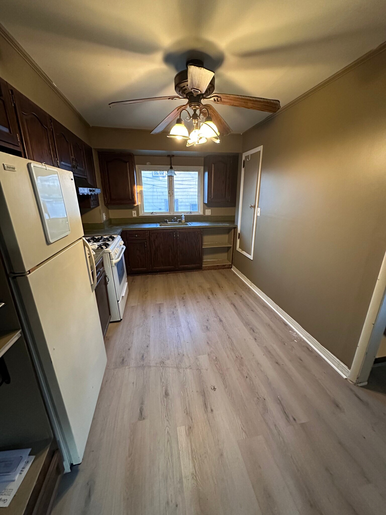 Building Photo - 325 N Cavender St