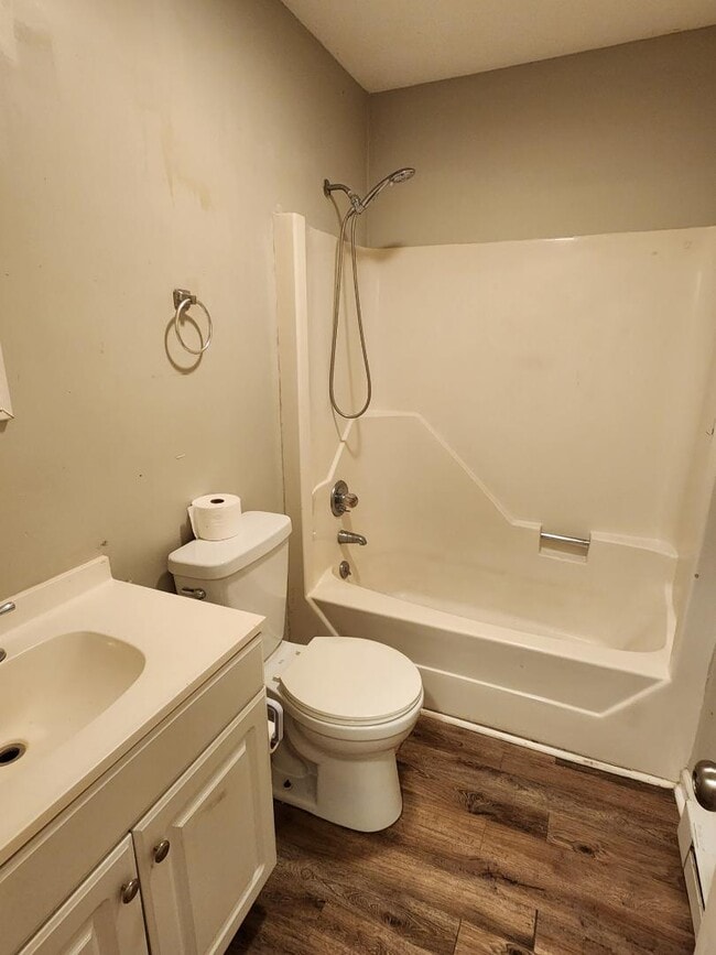 Building Photo - 408 Sheila St