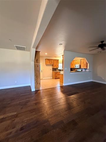 Building Photo - 910 E 3rd St