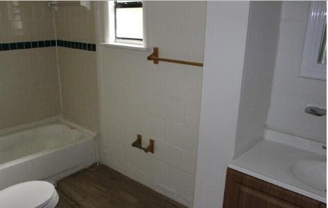 Building Photo - 637 NE Waldo Rd