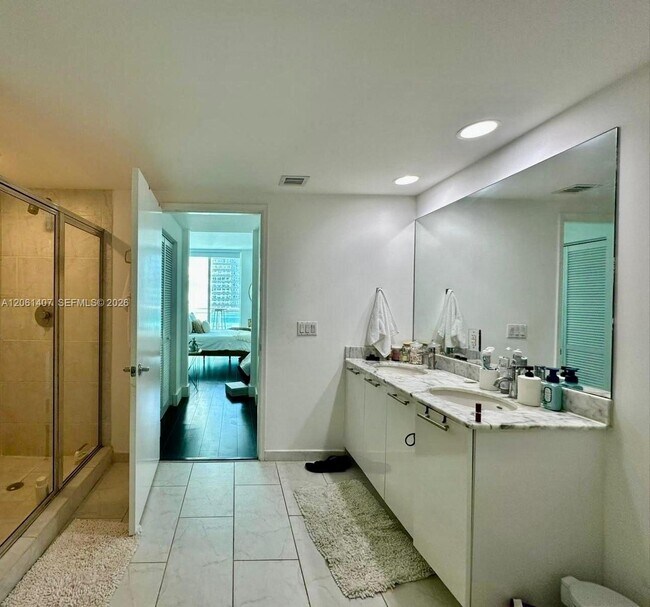 Building Photo - 950 Brickell Bay Dr