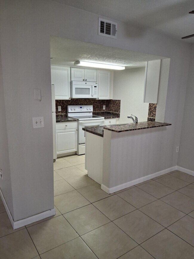 Building Photo - 3238 Coral Lake Ln