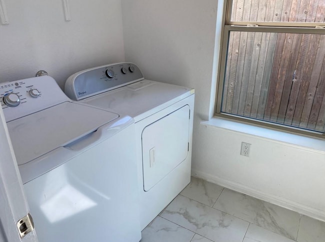 Building Photo - 4512 Inicio Ln