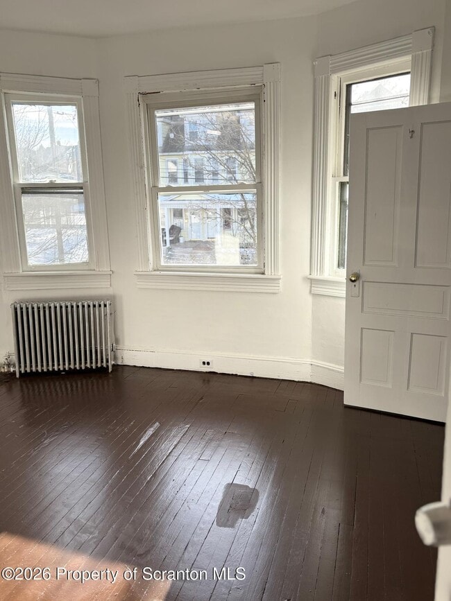 Building Photo - 719 Hemlock St