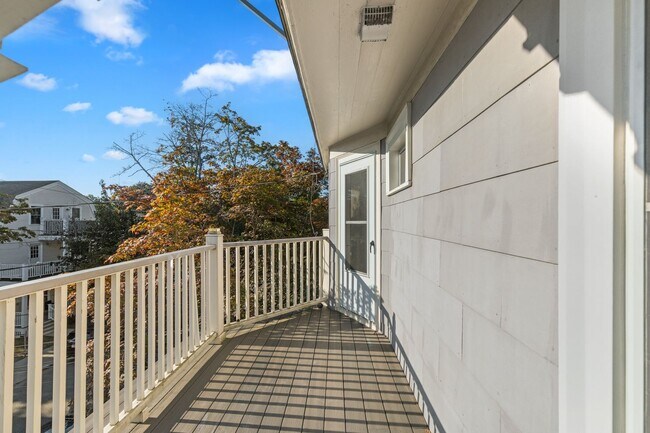 Building Photo - No Brokers Fee, In-Unit Washer and Dryer, Central Heat/AC, Eat-in Kitchen, Parking for Rent