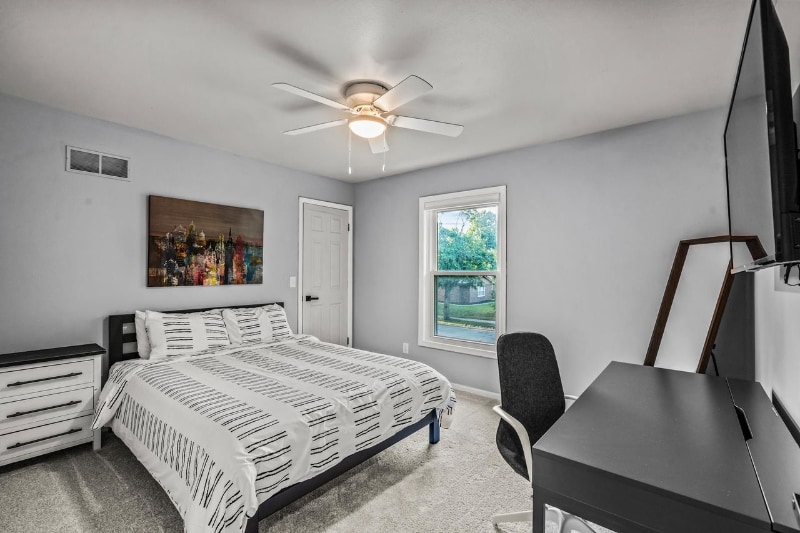 Building Photo - 421 W Lloyd St