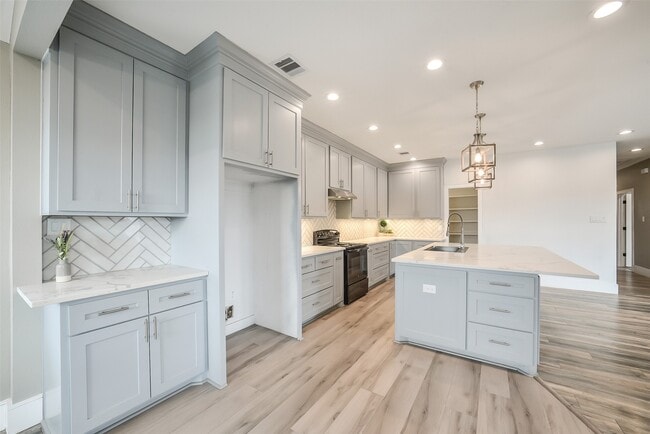 Building Photo - 1025 Arizona Dr