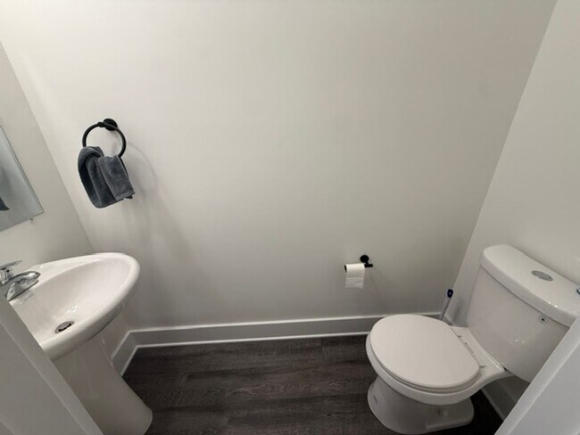 Building Photo - 3 Bedroom 2.5 Bath Townhouse in Barnwell Breeze - North Charleston