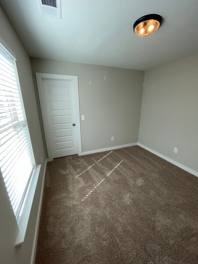 Building Photo - Home for Rent in Calera, AL!!! Available to View with 48 Hour Notice!!!