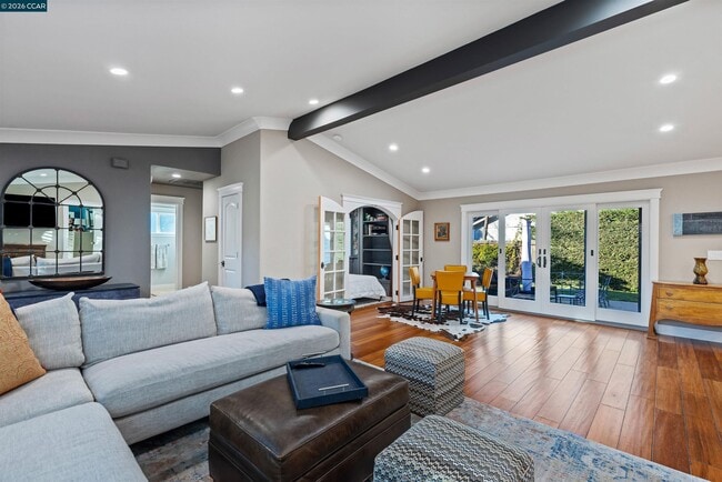 Building Photo - 10 Jolie Ln