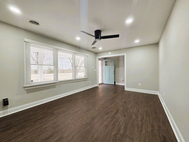 Building Photo - Remodeled ranch on large serene lot in Amelia County.