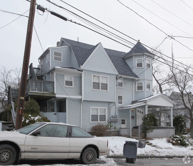 Building Photo - 944 Monroe Ave