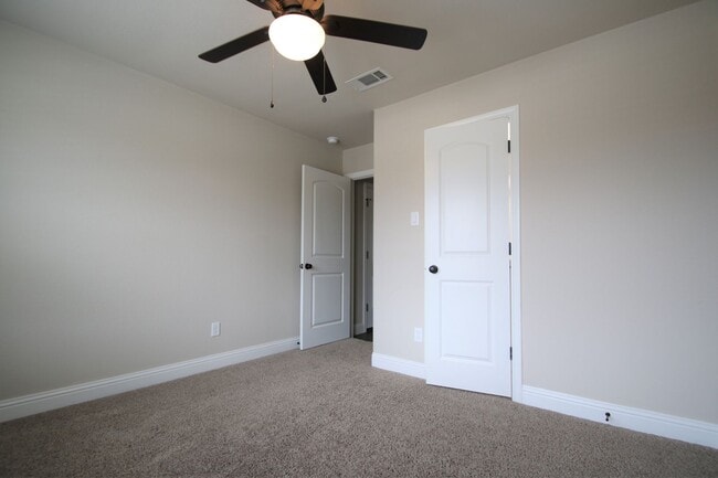 Building Photo - 1324-1328 White Sand Dr