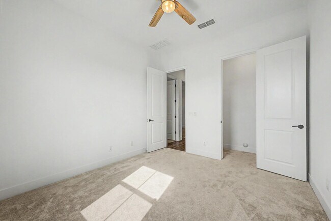 Building Photo - 13103 N 174th Dr