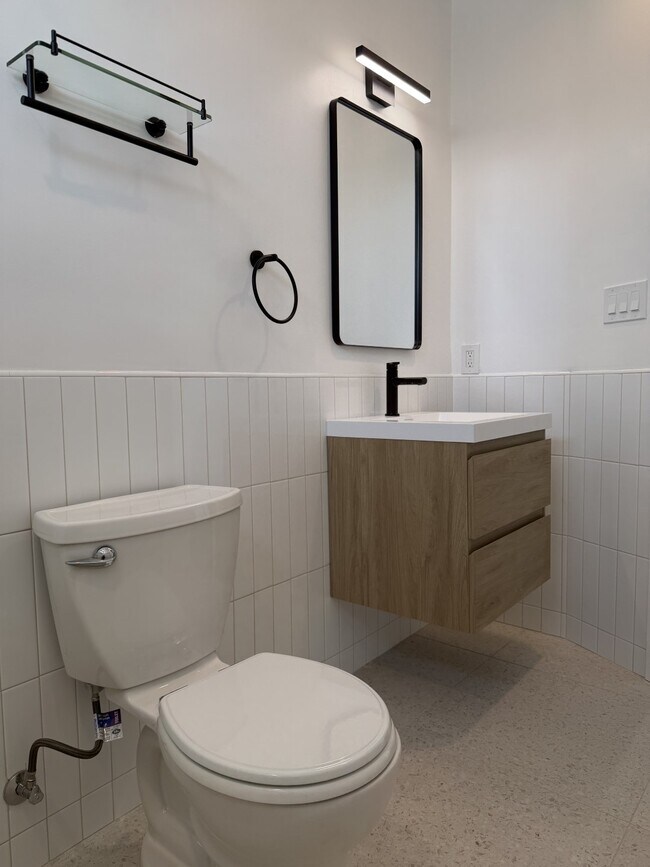 Building Photo - 4443 Clayton Ave