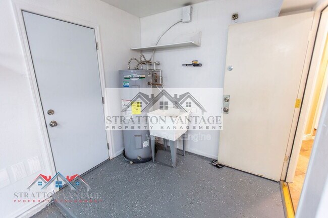 Building Photo - 7420 W Los Gatos Dr