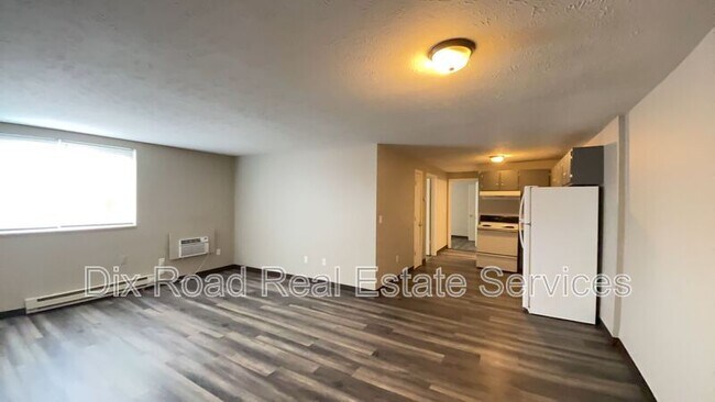 Building Photo - 739 Trumbull St
