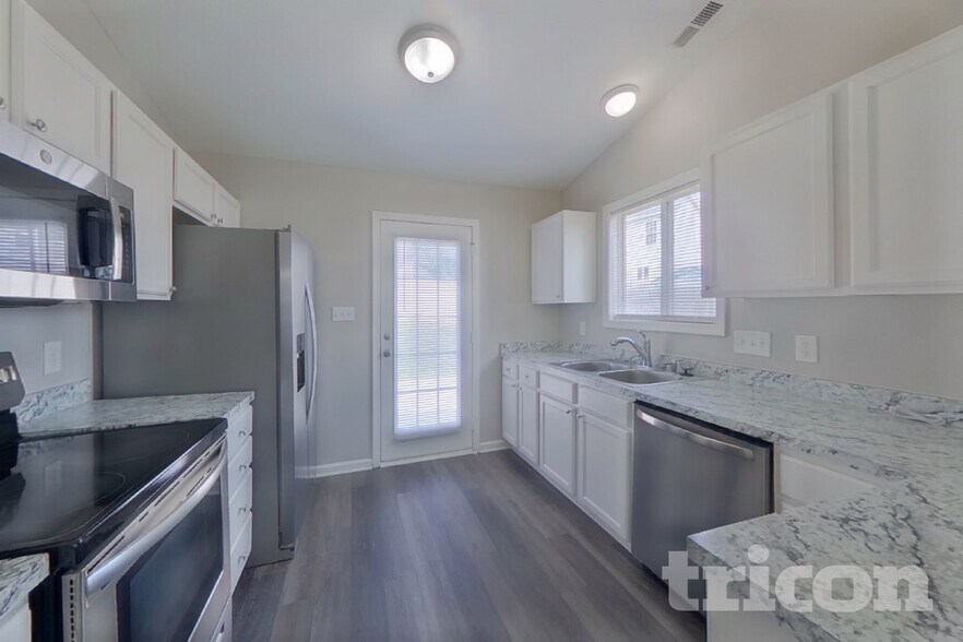 Building Photo - 6129 Whispering Brook Ct