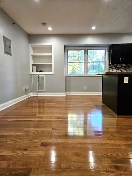 Building Photo - 93 Hempstead Ave