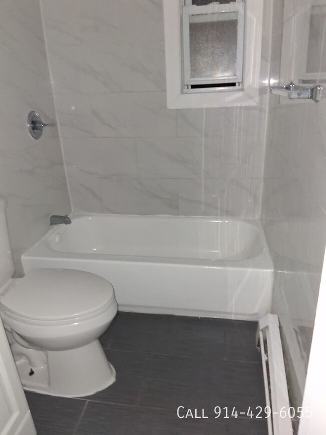 Building Photo - 23 E 4th St