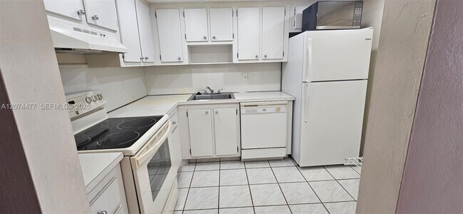 Building Photo - 1300 NE Miami Gardens Dr
