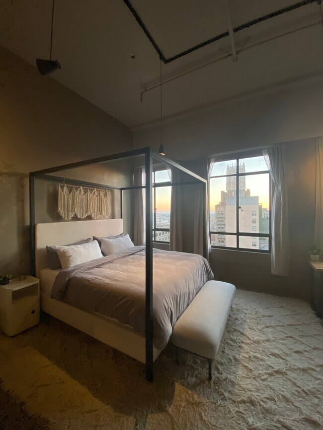 Building Photo - 849 S Broadway