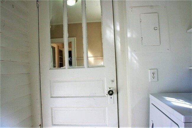 Building Photo - 505 8th St NE