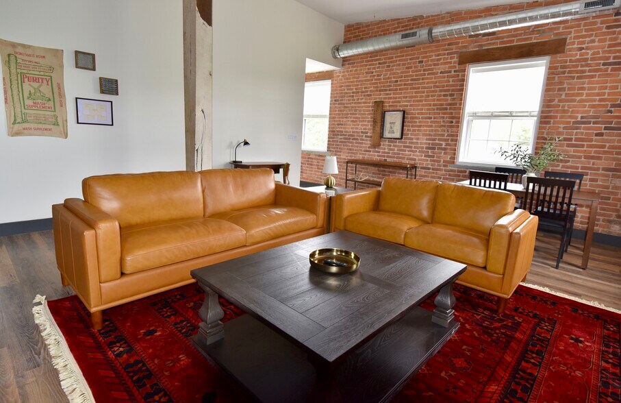 Welcome to the Historic Saunder Seed Building. Where luxury meets comfort. - 101 W Broadway St