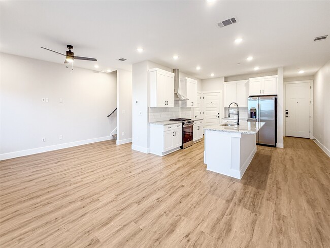 Building Photo - 5605 Mobeetie Lp